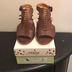 Coclico Newt Open Toe Cut Out Sandals